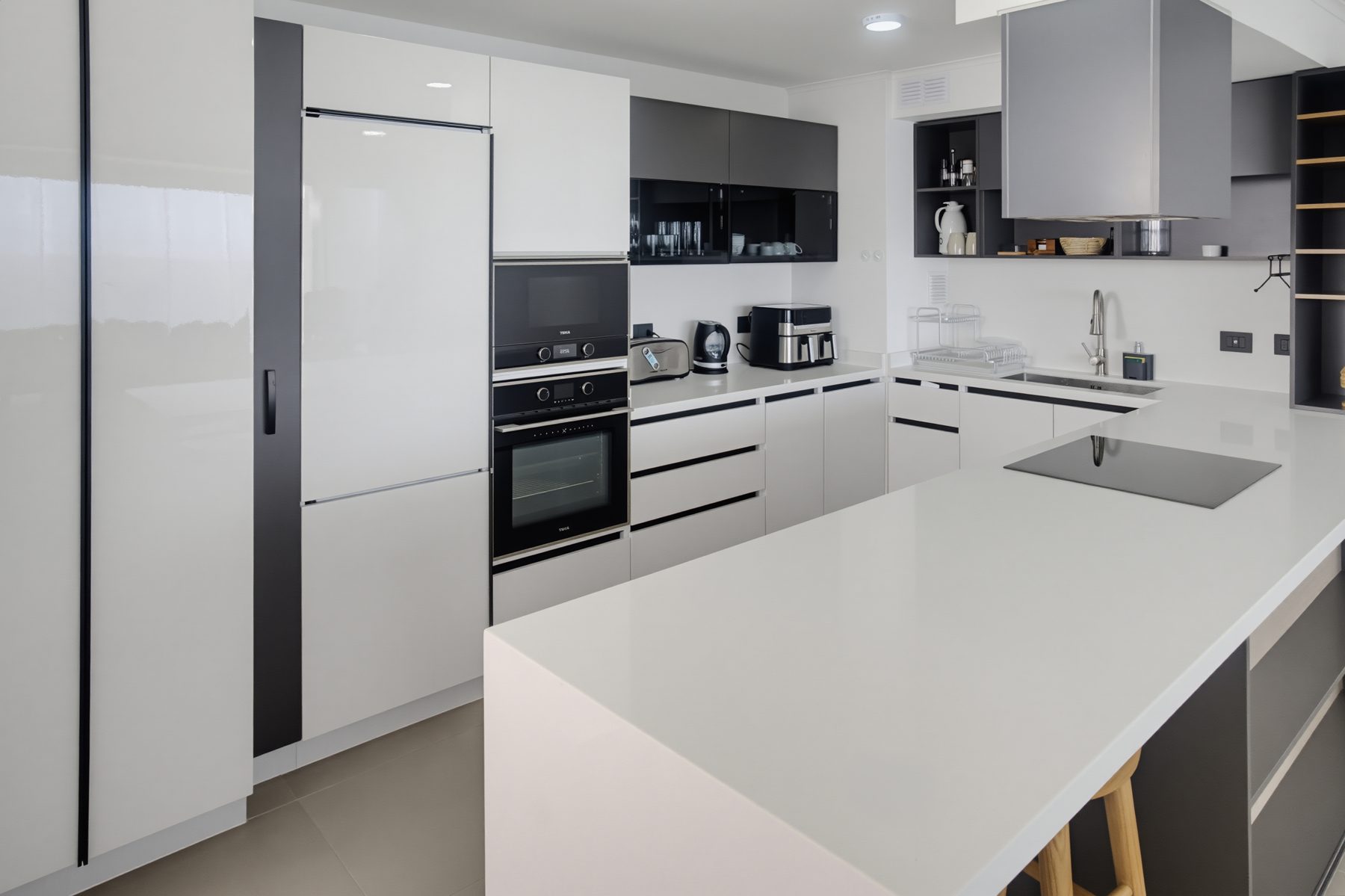 Cocina con horno y microondas