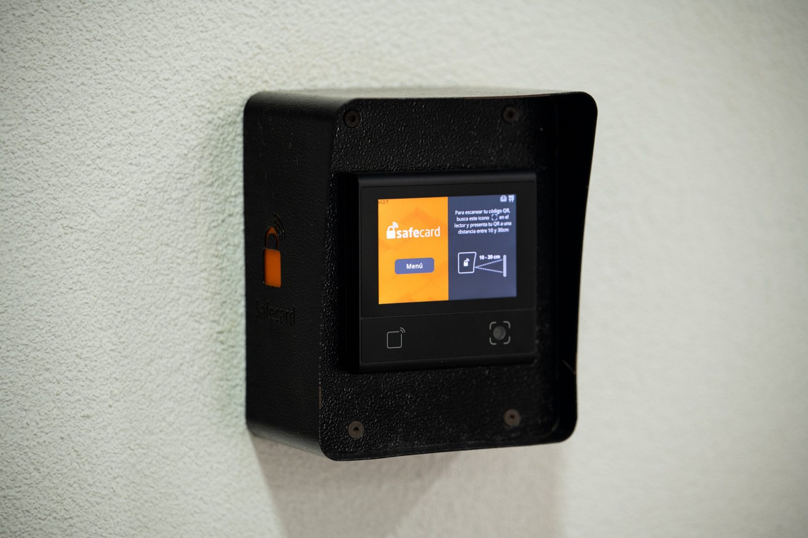 Lector de acceso SafeCard con código QR y tarjeta